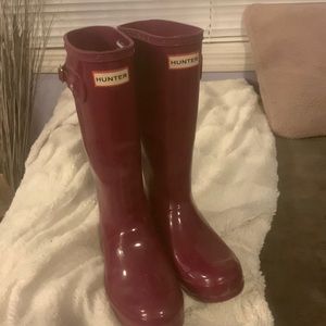 Beautiful rich purple gloss tall Hunter boots. Worn twice. UK 37 size 5US